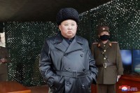 Ким забранио да се носе кожни капути да га не би имитирали