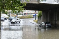 Usporen saobraćaj kroz Prijedor, izlile se oborinske vode