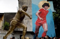Марадонина ћерка жестоко критиковала челнике Наполија због статуе њеног оца на стадиону