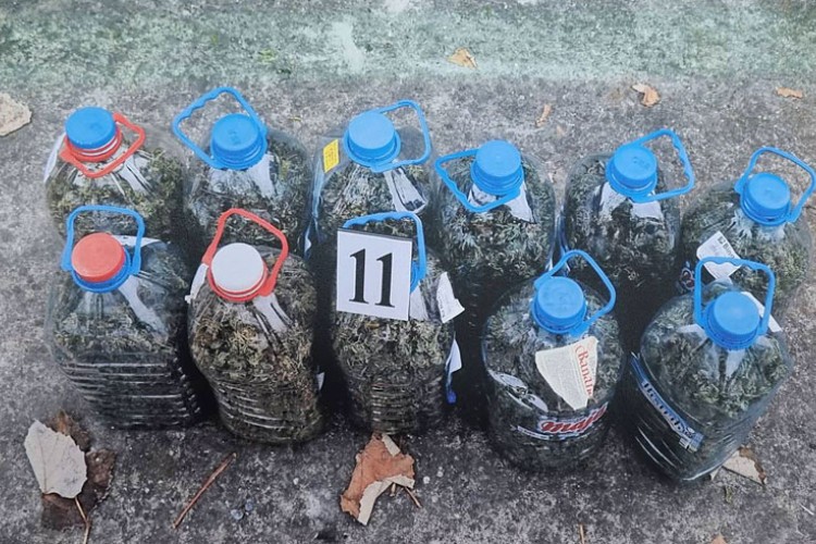 СИПА oткрилa и привремено одузели 82,76 грама кокаина и 5.936 грама марихуане