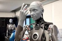 Robot Ameka sa realističnim izrazima lica VIDEO