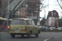 Брега улицама Београда вози аутомобил стар више од три деценије