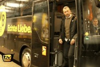 Voditelj dobio doživotnu zabranu nakon što se prerušio u trenera Dortmunda i ušao na stadion