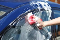 Да ли аутомобил треба чешће прати у зимским мјесецима?