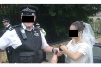 Ухапшена јер је прихватила брачну понуду док је била на дужности!