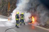 Policija traga za vozačom automobila koji je izgorio u kanjonu Vrbasa FOTO