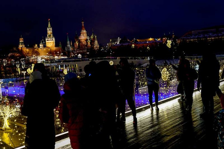 Trgovi i ulice glavnog grada Rusije osvijetljeni su i ukrašeni