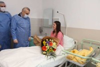 Градоначелник Зворника уручио златнике за двије прворођене бебе у 2022.