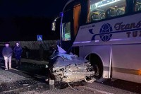 Olovo: Muškarac poginuo nakon što se autom zabio u autobus