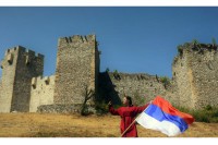 Arhitekta Jovana Railić otvorila vrata manastira “Svetih arhangela” na Kosovu i Metohiji: Šta je sa Srbima kad im carska zadužbina stoji u ruševinama?