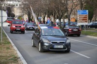 Kolona automobila okićena trobojnicama prošla ulicama grada