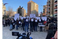 Protest Srba južno od Ibra zbog odluke Prištine da ne dozvoli glasanje na Kosmetu