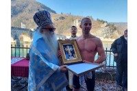 Александар Спасојевић побједник богојављенског пливања за Часни крст