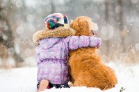 Дјевојчица из Русије грлећи пса пуних 18 сати на отвореном успјела преживјети сњежну олују