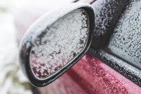 Двије грешке сви праве зими у чишћењу кола и тако их оштећују