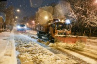 Снијег прекрио Бањалуку, екипе зимске службе на терену