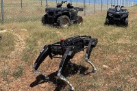 Američka granična policija na granici s Meksikom testira robotske pse