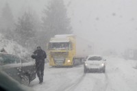 Preko Romanije obustavljen saobraćaj za šlepere