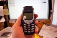 Израелци масовно купују "глупе" телефоне јер страхују од полицијског надзора