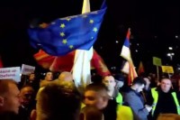 Novi protest u Podgorici: Okupljeni nose državne zastave, ali i Kraljevine Crne Gore i Sandžaka