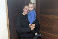 Samohranoj majci troje djece iz Glamoča potrebna pomoć humanista: Kupovina stana jedino rješenje