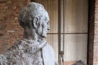 Otkriven spomenik srpskom arhitekti Aleksandru Deroku u Beogradu