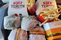 Rusi na internetu prodaju burgere i sosove iz Mekdonaldsa - cijene i do 400 evra