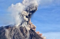 Поново ерупција вулкан на острву Јава у Индонезији