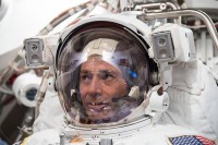 Američki astronaut se vraća na zemlju po planu