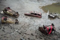 Ауто-отпад на дну језера: Годинама бацали аутомобиле у акумулацију