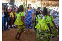 Kejt i Vilijam na Karibima: Plešu sa mještanima, jedu čokoladu u fabrici