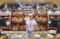 Srpčanka Aleksandra Drinić jedina srednjoškolka u stalnom radnom odnosu: Petice u gimnaziji niže i uz posao u pekari