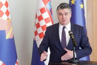 Milanović ponovo prozvao premijera zbog letjelice