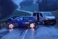 U sudaru tri automobila kod Požege poginuo muškarac