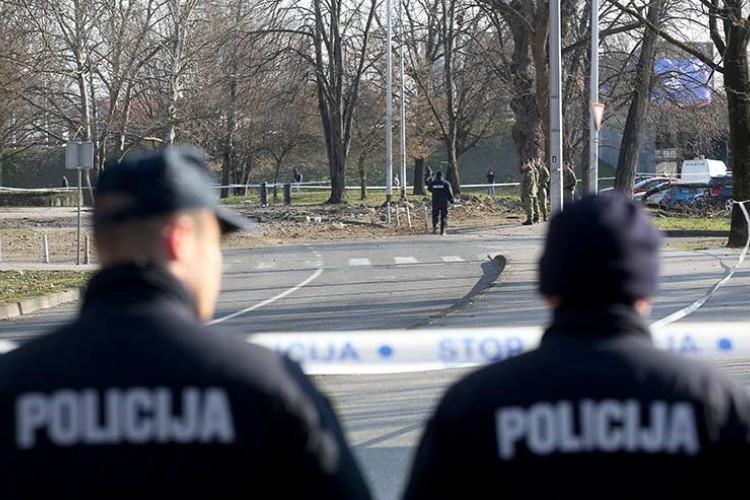 На загребачком Јаруну су пронађени кратер и два падобрана