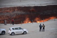 Плински кратер "врата пакла", који гори већ 50 година, биће затворен ФОТО