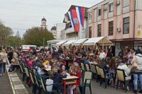 Фарбањем јаја радост Васкрса подијелило 200 србачких малишана