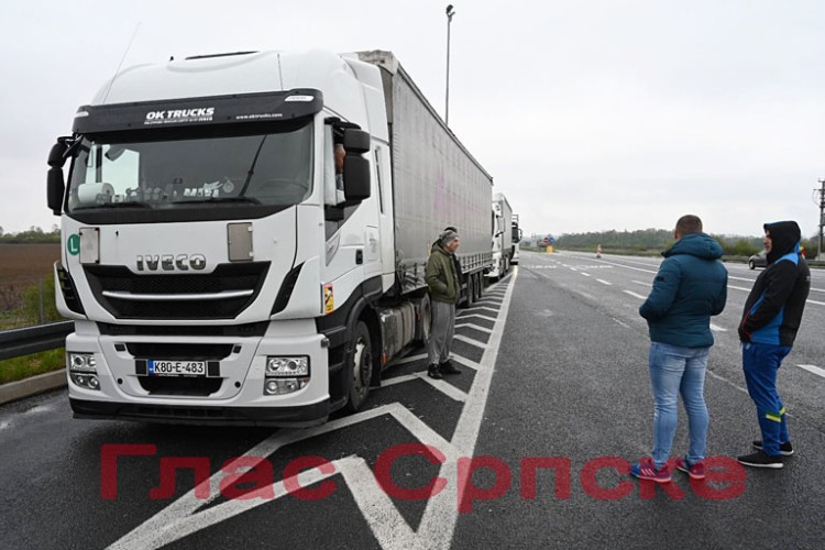 Velike gužve kamiona na auto-putu Banjaluka