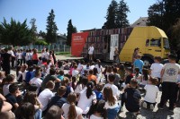 Pokretna biblioteka ponovo posjećuje škole: Nestašluci psa Gagarina pokrenuli “Bibliobus”