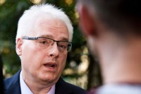 Josipović: Odnosi Hrvatske i Srbije nisu dobri, samo direktni razgovori resavaju probleme