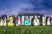 Kritike zbog projekcije slika kraljice Elizabete na Stounhendžu