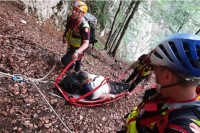 Војник након пада са литице пребачен у клинички центар