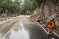 Oprez zbog padavina i učestalih odrona