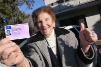 Italijanki u 100. godini obnovljena vozačka dozvola - „Drago mi je što ne mora da me vozi sin"