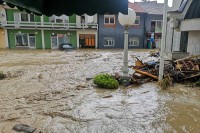 На подручју Челића поплављено око стотину објеката