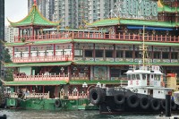 Потонуо познати плутајући ресторан у Хонг Конгу