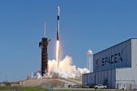 SpaceX за мање од два дана лансирао и спустио три ракете