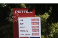 Литар „бензина“ 3500, а „дизела“ 37 КМ - купце збунио цјеновник на пумпи у Бањалуци