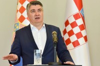 Milanović pričao o BiH na samitu, članove Vlade Hrvatske nazvao dvorskim ludama