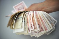 Svaki stanovnik Republike Srpske dužan 3.292 marke: Zadužuju se i da bi platili račune